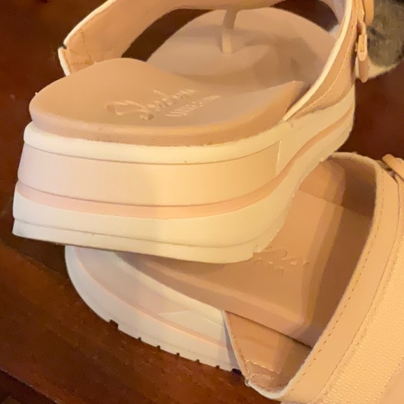 Skechers Intergrades Luxe Foam flips. NWOT - Picture 5 of 6